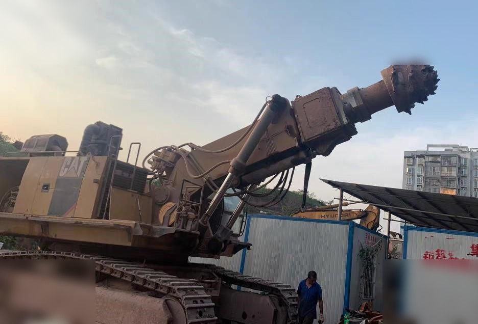 2016 CATERPILLAR 6015FS - Kāpurķēžu ekskavators: foto 1 2016 CATERPILLAR 6015FS - Kāpurķēžu ekskavators: foto 1