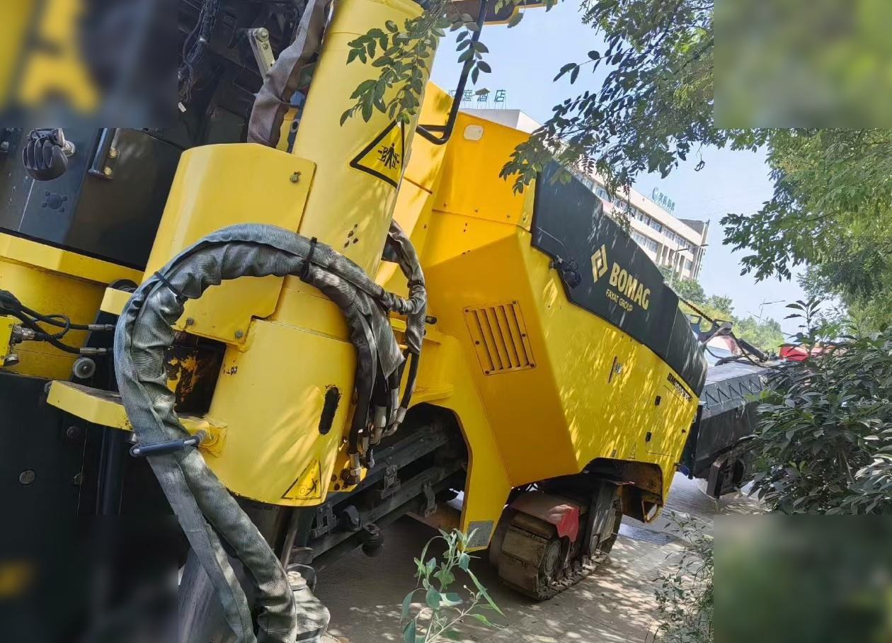 2017 BOMAG BM1000/35 - Asfalta frēze: foto 3 2017 BOMAG BM1000/35 - Asfalta frēze: foto 3