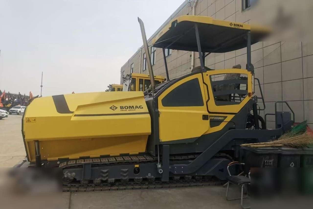 2021 BOMAG BF880C - Asfalta klājējs: foto 1 2021 BOMAG BF880C - Asfalta klājējs: foto 1