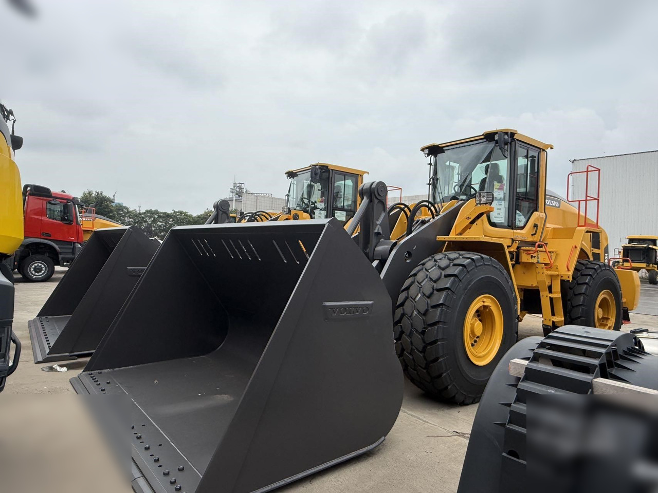 2025 VOLVO L180H - Riteņu iekrāvējs: foto 1 2025 VOLVO L180H - Riteņu iekrāvējs: foto 1