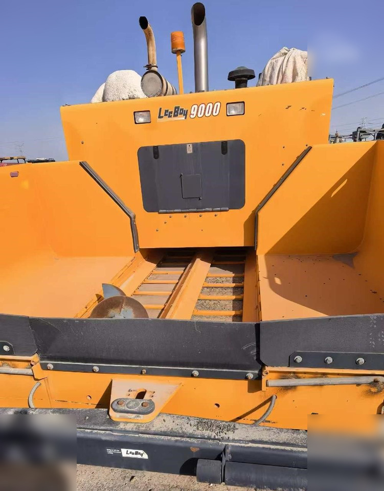 LEEBOY 9000 - Asfalta klājējs: foto 3 LEEBOY 9000 - Asfalta klājējs: foto 3