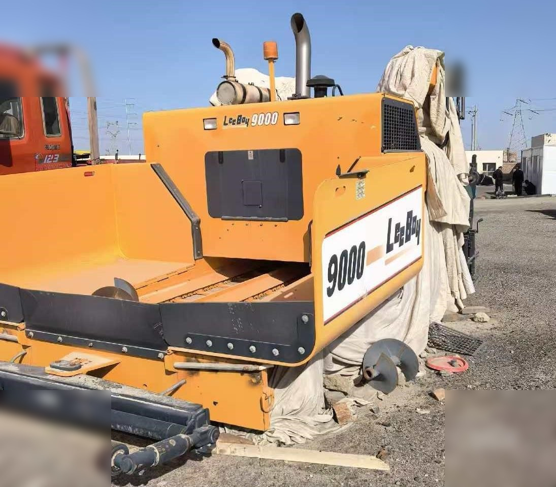 LEEBOY 9000 - Asfalta klājējs: foto 1 LEEBOY 9000 - Asfalta klājējs: foto 1