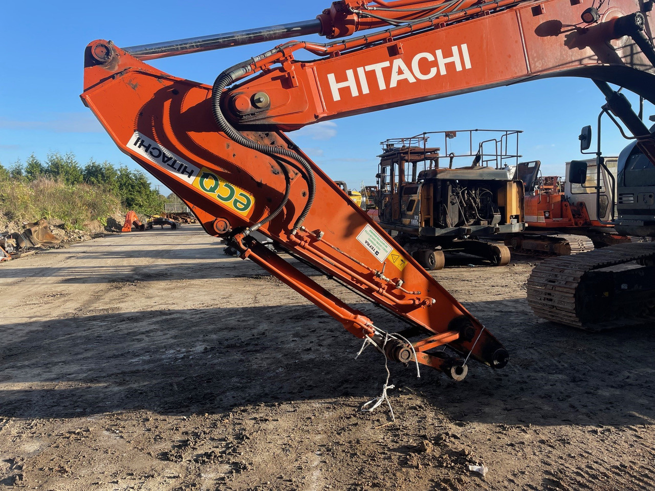 HITACHI ZX225USLC-6 - Kāpurķēžu ekskavators: foto 4 HITACHI ZX225USLC-6 - Kāpurķēžu ekskavators: foto 4