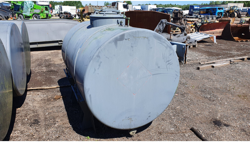 ALUMINUM TANK 2000L - Degvielas tvertne - Kravas automašīna: foto 4 ALUMINUM TANK 2000L - Degvielas tvertne - Kravas automašīna: foto 4