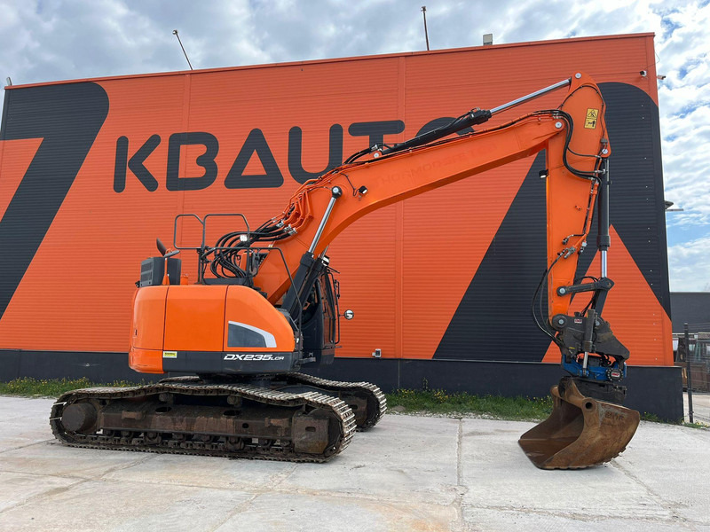 Doosan DX 235 LCR-5 3 D / ROTOTILT / CENTRAL LUBRICATION / AC - Kāpurķēžu ekskavators: foto 5 Doosan DX 235 LCR-5 3 D / ROTOTILT / CENTRAL LUBRICATION / AC - Kāpurķēžu ekskavators: foto 5