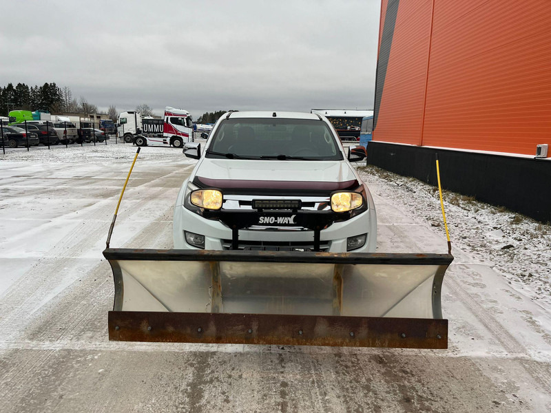 Isuzu D-max 4x4 SNOW PLOW & SPREADER - Pikaps: foto 3 Isuzu D-max 4x4 SNOW PLOW & SPREADER - Pikaps: foto 3