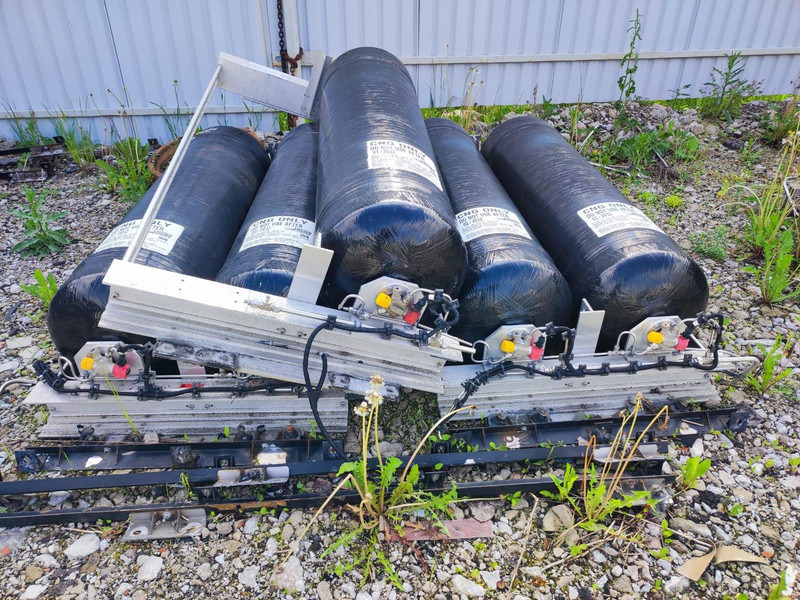 Lincoln COMPOSITES CNG GAS TANKS FOR SALE 240120-020 / 214 L / 30+ pcs. - Degvielas tvertne: foto 3 Lincoln COMPOSITES CNG GAS TANKS FOR SALE 240120-020 / 214 L / 30+ pcs. - Degvielas tvertne: foto 3