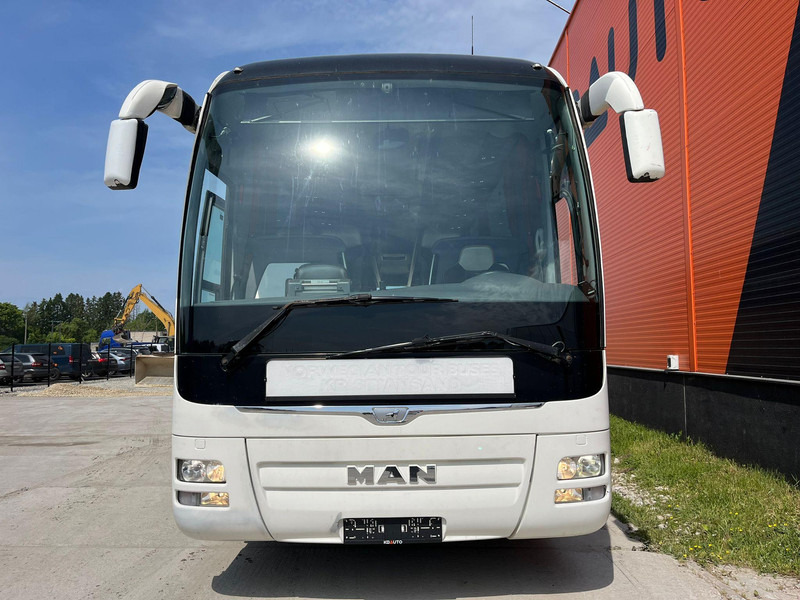 MAN R 08 Lion`s Coach EURO 6 / 59 SEATS / AC / AUXILIARY HEATING / WC / 2x FRIDGE - Starppilsētu autobuss: foto 2 MAN R 08 Lion`s Coach EURO 6 / 59 SEATS / AC / AUXILIARY HEATING / WC / 2x FRIDGE - Starppilsētu autobuss: foto 2
