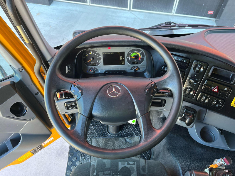 Interior photo 2: Kravas automašīna pašizgāzējs Mercedes-Benz Actros 1841 4x4 SNOW PLOW EQUIPMENT / UNDERBODY SCRAPER / BOX L=4495 mm