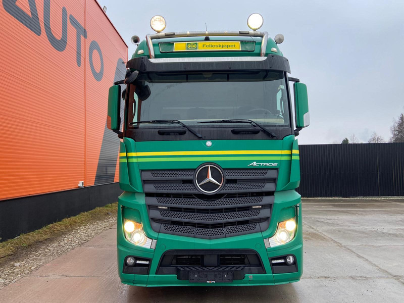 Mercedes-Benz Actros 3563 8x4*4 RETARDER / TANK 34000 l - Autocisterna: foto 3 Mercedes-Benz Actros 3563 8x4*4 RETARDER / TANK 34000 l - Autocisterna: foto 3