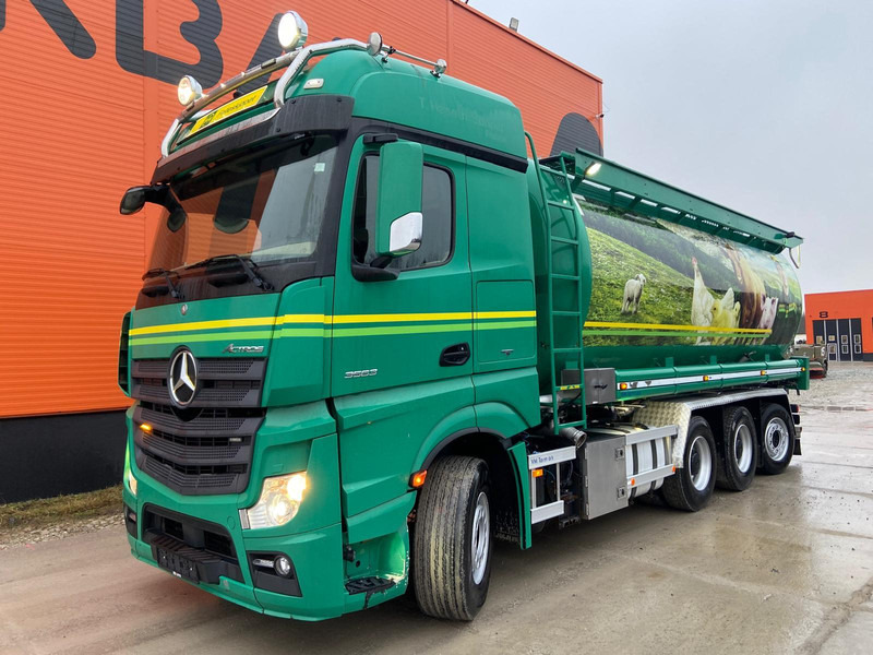 Mercedes-Benz Actros 3563 8x4*4 RETARDER / TANK 34000 l - Autocisterna: foto 2 Mercedes-Benz Actros 3563 8x4*4 RETARDER / TANK 34000 l - Autocisterna: foto 2