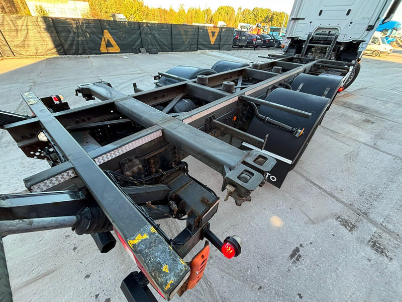 Mercedes-Benz Antos 2545 6x2 RETARDER / CHASSIS L=7812 mm līzingu Mercedes-Benz Antos 2545 6x2 RETARDER / CHASSIS L=7812 mm: foto 12