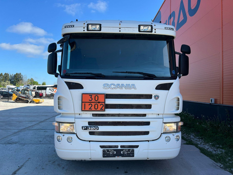Scania P 320 4x2 TANK 11000 l / 2000 + 3000 + 3000 + 3000 l - Autocisterna: foto 2 Scania P 320 4x2 TANK 11000 l / 2000 + 3000 + 3000 + 3000 l - Autocisterna: foto 2