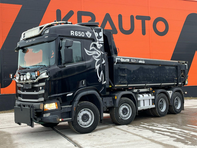 Scania R 650 8x4 FRONT PLOW EQUIPMENT / FULL STEEL / HUB REDUCTION / WEBASTO - Kravas automašīna pašizgāzējs: foto 1 Scania R 650 8x4 FRONT PLOW EQUIPMENT / FULL STEEL / HUB REDUCTION / WEBASTO - Kravas automašīna pašizgāzējs: foto 1
