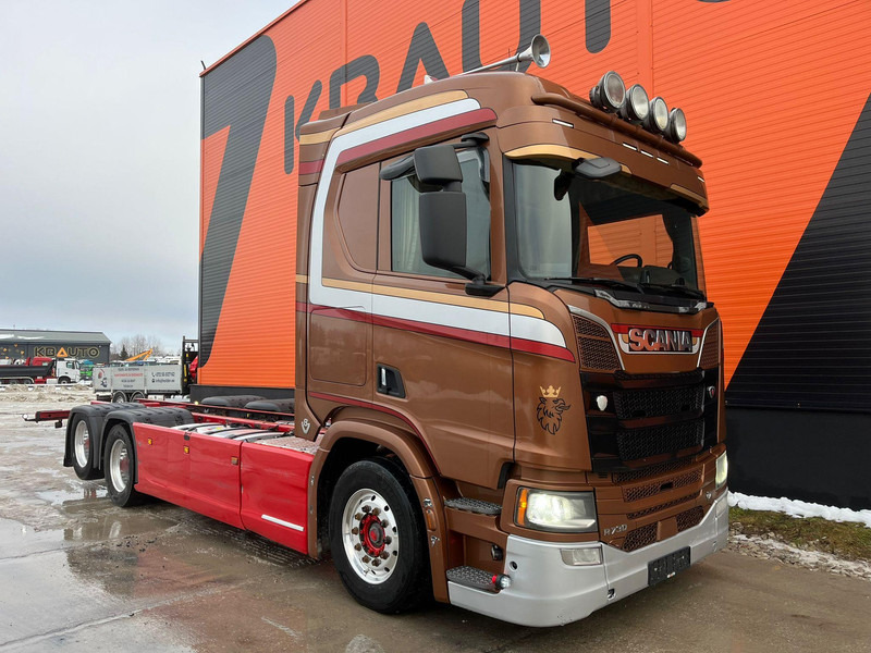 Scania R 730 6x2 SPECIAL INTERIOR / RETARDER / 9 TON FRONT AXLE - Šasija kravas automašīna: foto 4 Scania R 730 6x2 SPECIAL INTERIOR / RETARDER / 9 TON FRONT AXLE - Šasija kravas automašīna: foto 4