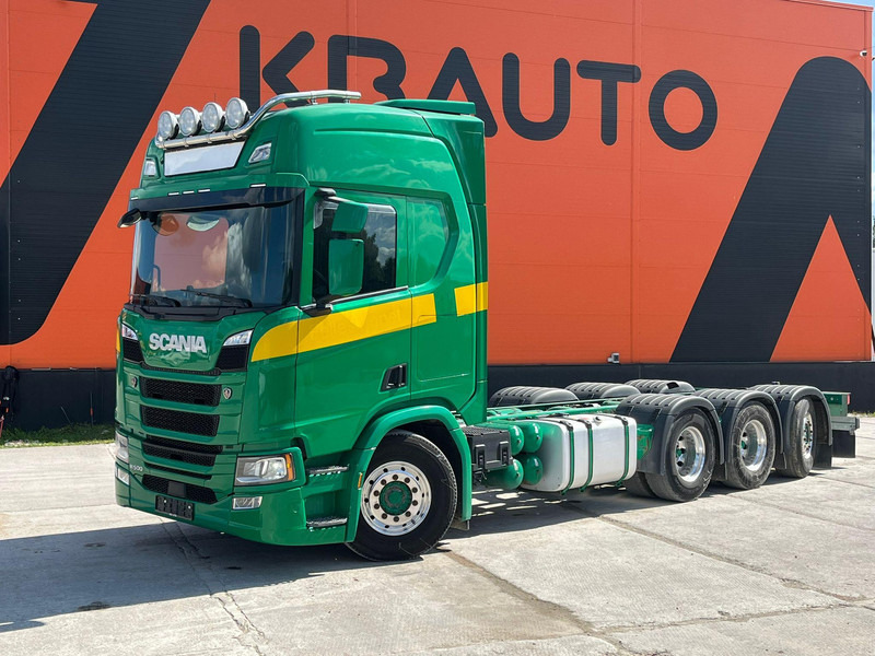 Scania R500 8x4*4 9 TON FRONT AXLE / PTO / RETARDER / CHASSIS L=7420 mm - Šasija kravas automašīna: foto 1 Scania R500 8x4*4 9 TON FRONT AXLE / PTO / RETARDER / CHASSIS L=7420 mm - Šasija kravas automašīna: foto 1
