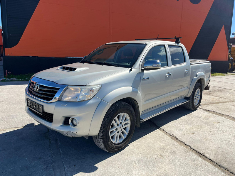 Toyota Hilux 4x4 - Vieglā automašīna: foto 2 Toyota Hilux 4x4 - Vieglā automašīna: foto 2