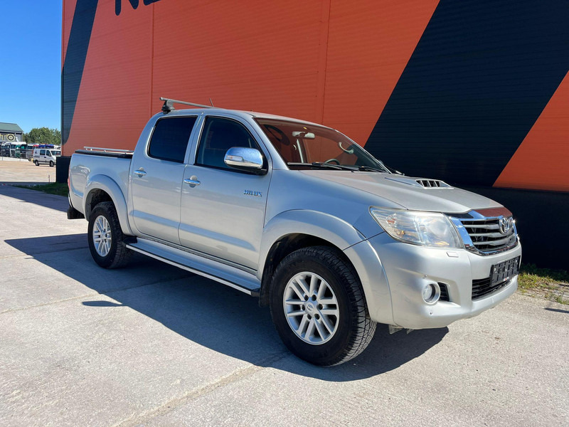 Toyota Hilux 4x4 - Vieglā automašīna: foto 4 Toyota Hilux 4x4 - Vieglā automašīna: foto 4