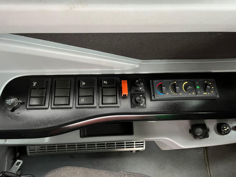 Pilsētas autobuss Volvo B8RLE 8900 4x2 47 SEATS / AC / AUXILIARY HEATING: foto 13