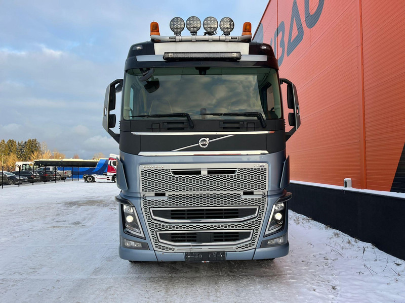 Volvo FH 16 650 6x4 TANDEM AXLE LIFT - Kokvedējs, Kravas auto ar manipulatoru: foto 3 Volvo FH 16 650 6x4 TANDEM AXLE LIFT - Kokvedējs, Kravas auto ar manipulatoru: foto 3