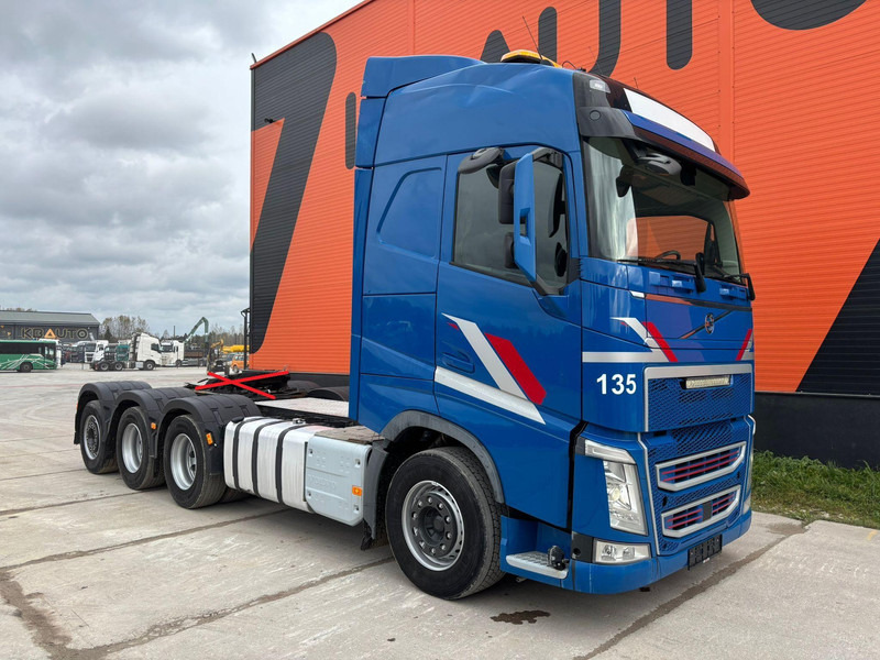 Volvo FH 500 8x4*4 FOR SALE AS CHASSIS / GCW 70 ton / PTO / CHASSIS L=6420 mm - Šasija kravas automašīna: foto 4 Volvo FH 500 8x4*4 FOR SALE AS CHASSIS / GCW 70 ton / PTO / CHASSIS L=6420 mm - Šasija kravas automašīna: foto 4