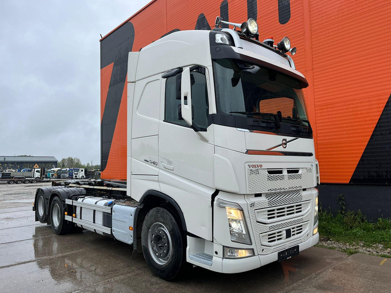 Volvo FH 540 6x4 HIAB 21 ton / L=5600 mm / RETARDER / TANDEM AXLE LIFT - Pacēlājs ar āķi: foto 4 Volvo FH 540 6x4 HIAB 21 ton / L=5600 mm / RETARDER / TANDEM AXLE LIFT - Pacēlājs ar āķi: foto 4