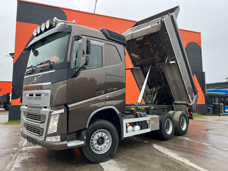 Volvo FH 540 6x4 RETARDER / TANDEM AXLE LIFT / BIG AXLES / BOX L=4487 mm - Kravas automašīna pašizgāzējs: foto 2 Volvo FH 540 6x4 RETARDER / TANDEM AXLE LIFT / BIG AXLES / BOX L=4487 mm - Kravas automašīna pašizgāzējs: foto 2