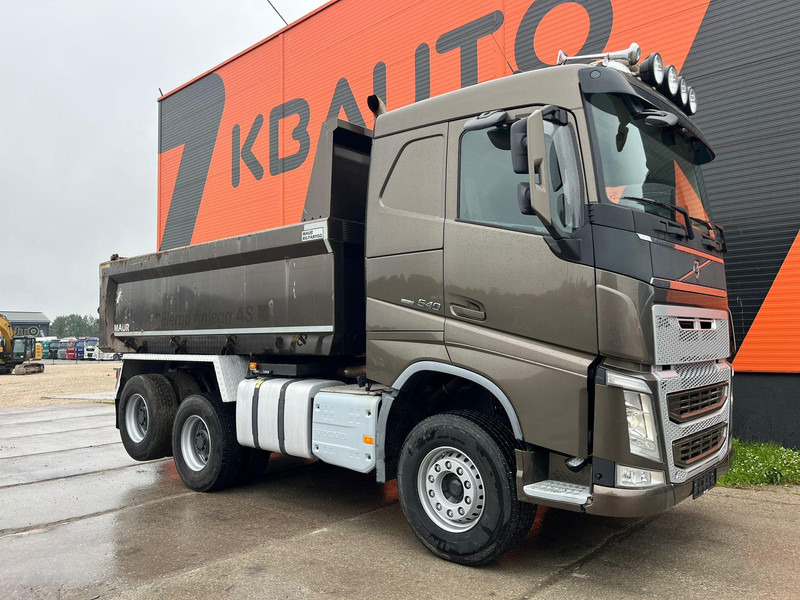 Volvo FH 540 6x4 RETARDER / TANDEM AXLE LIFT / BIG AXLES / BOX L=4487 mm - Kravas automašīna pašizgāzējs: foto 4 Volvo FH 540 6x4 RETARDER / TANDEM AXLE LIFT / BIG AXLES / BOX L=4487 mm - Kravas automašīna pašizgāzējs: foto 4