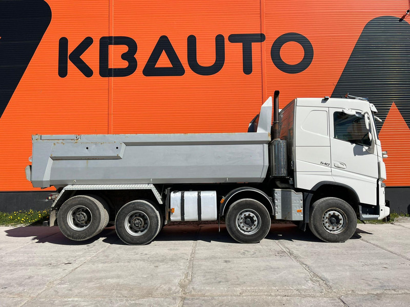 Volvo FH 540 8x4 RETARDER / TANDEM AXLE LIFT / BIG AXLES / BOX L=5704 mm - Kravas automašīna pašizgāzējs: foto 5 Volvo FH 540 8x4 RETARDER / TANDEM AXLE LIFT / BIG AXLES / BOX L=5704 mm - Kravas automašīna pašizgāzējs: foto 5