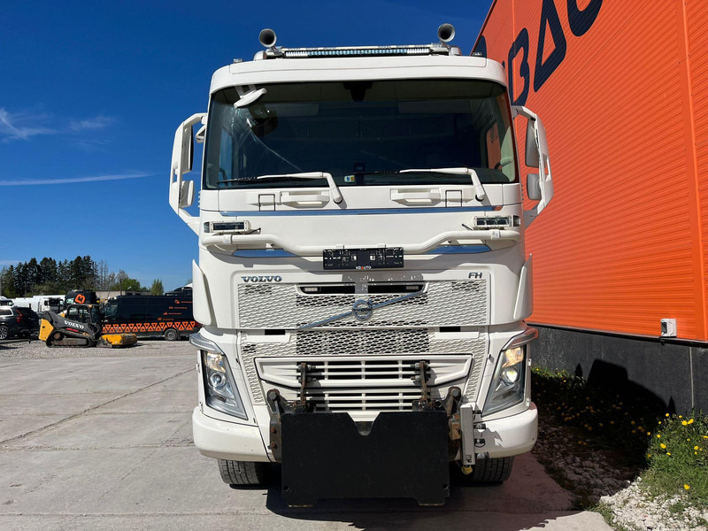 Volvo FH 540 8x4 RETARDER / TANDEM AXLE LIFT / BIG AXLES / BOX L=5704 mm - Kravas automašīna pašizgāzējs: foto 3 Volvo FH 540 8x4 RETARDER / TANDEM AXLE LIFT / BIG AXLES / BOX L=5704 mm - Kravas automašīna pašizgāzējs: foto 3