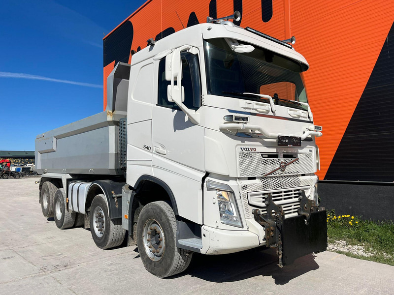 Volvo FH 540 8x4 RETARDER / TANDEM AXLE LIFT / BIG AXLES / BOX L=5704 mm - Kravas automašīna pašizgāzējs: foto 4 Volvo FH 540 8x4 RETARDER / TANDEM AXLE LIFT / BIG AXLES / BOX L=5704 mm - Kravas automašīna pašizgāzējs: foto 4