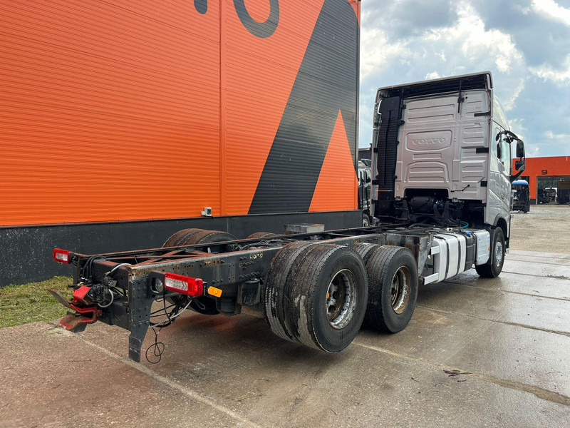 Volvo FH 750 6x4 CHASSIS L=6970 / RETARDER / PTO / TANDEM AXLE LIFT - Šasija kravas automašīna: foto 5 Volvo FH 750 6x4 CHASSIS L=6970 / RETARDER / PTO / TANDEM AXLE LIFT - Šasija kravas automašīna: foto 5