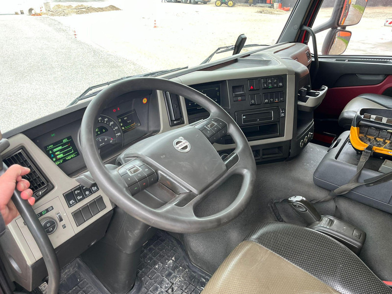 Bortu kravas automašīna/ Platforma, Kravas auto ar manipulatoru Volvo FM 330 6x2*4 EFFER 215/4S / PLATFORM L=6529 mm: foto 16