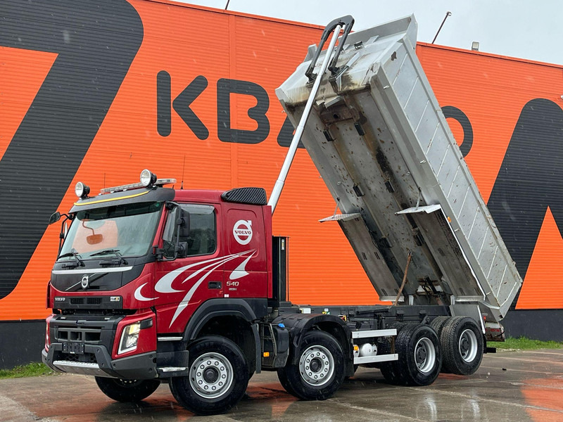 Volvo FMX 540 8x4 RETARDER / TANDEM AXLE LIFT / BIG AXLES / BOX L=5703 mm - Kravas automašīna pašizgāzējs: foto 2 Volvo FMX 540 8x4 RETARDER / TANDEM AXLE LIFT / BIG AXLES / BOX L=5703 mm - Kravas automašīna pašizgāzējs: foto 2