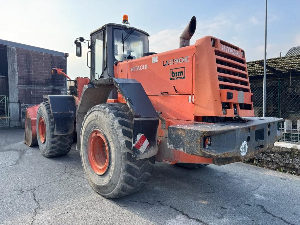 Hitachi LX290E - Riteņu iekrāvējs: foto 2 Hitachi LX290E - Riteņu iekrāvējs: foto 2