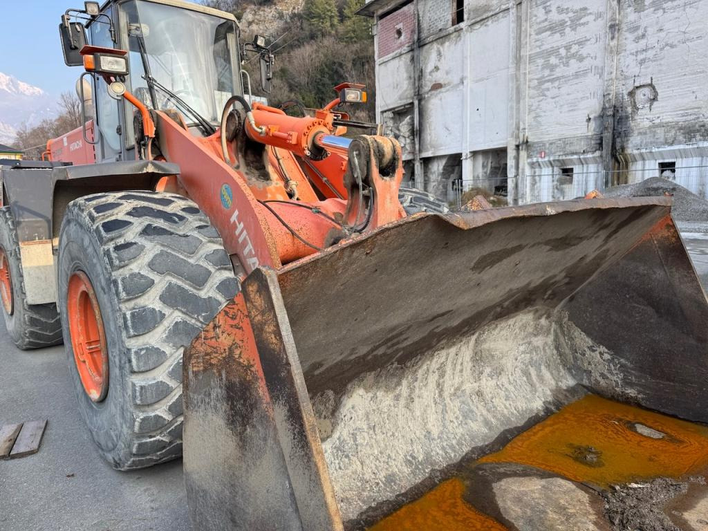 Hitachi LX290E - Riteņu iekrāvējs: foto 4 Hitachi LX290E - Riteņu iekrāvējs: foto 4