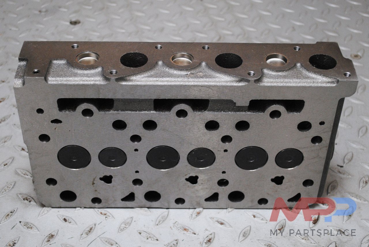Cilinderkop inclusief kleppen Kubota D1803 D1503 D1403 D1703 - Motora galva - Celtniecības tehnika: foto 2 Cilinderkop inclusief kleppen Kubota D1803 D1503 D1403 D1703 - Motora galva - Celtniecības tehnika: foto 2