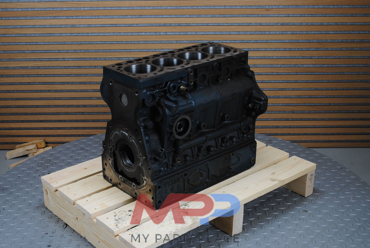 Kubota Blok Kubota V3300 - Cilindru bloks - Celtniecības tehnika: foto 1 Kubota Blok Kubota V3300 - Cilindru bloks - Celtniecības tehnika: foto 1