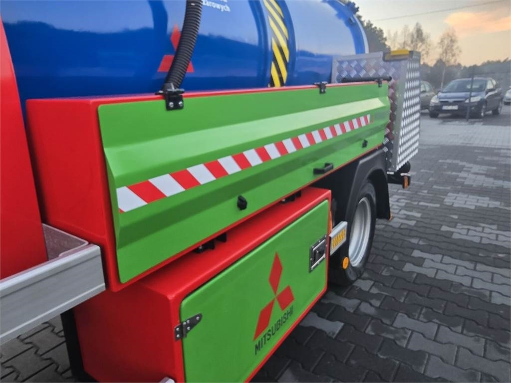 Mitsubishi ROM SMART COMBI WUKO HOT WATER FOR CLEANING SEWAGE - Asenizācijas mašīna: foto 4 Mitsubishi ROM SMART COMBI WUKO HOT WATER FOR CLEANING SEWAGE - Asenizācijas mašīna: foto 4