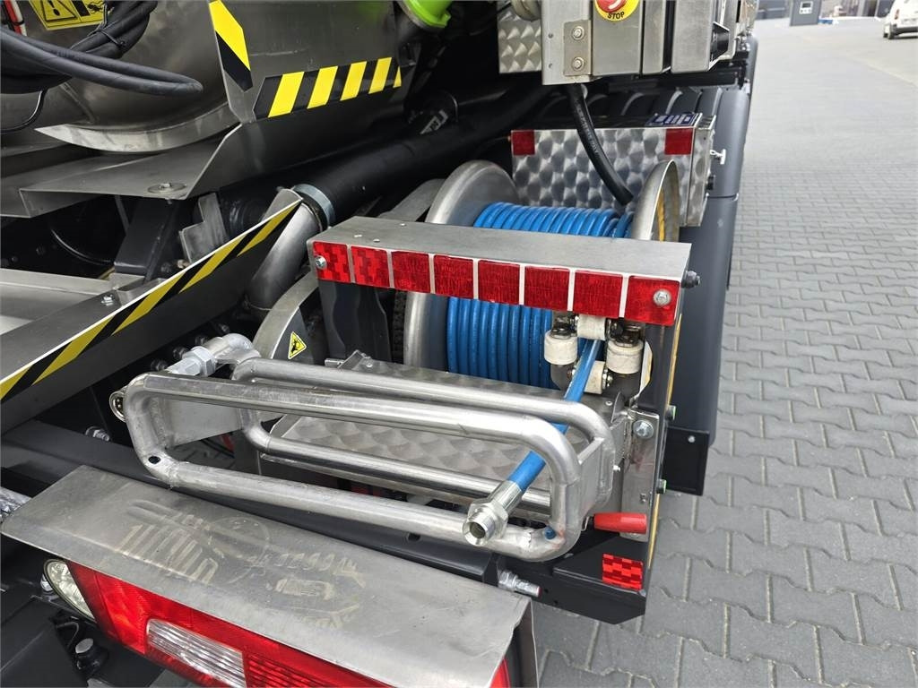 Scania MORO KAISER WUKO COMBI HOT WATER FOR CLEANING SEWE - Asenizācijas mašīna: foto 4 Scania MORO KAISER WUKO COMBI HOT WATER FOR CLEANING SEWE - Asenizācijas mašīna: foto 4