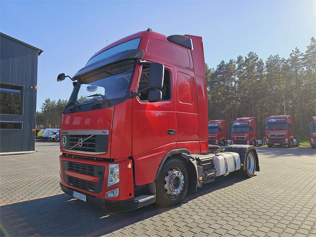 Volvo FH13 XXL MANUAL 420 EURO 5 2011 r MEGA LOW DECK - Vilcējs: foto 2 Volvo FH13 XXL MANUAL 420 EURO 5 2011 r MEGA LOW DECK - Vilcējs: foto 2