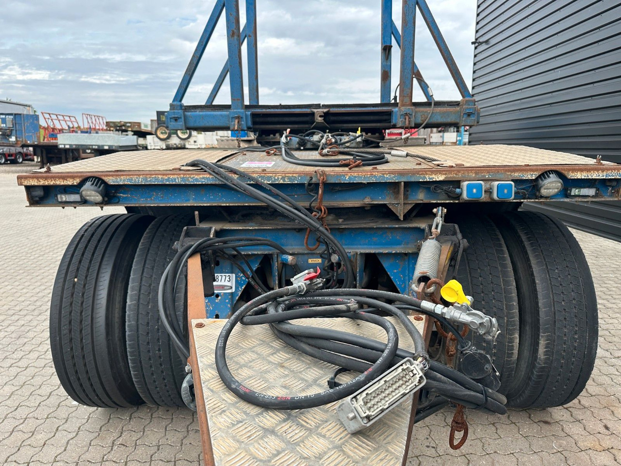 Faymonville 3 achs nachläufer - Puspiekabe zema profila platforma: foto 5 Faymonville 3 achs nachläufer - Puspiekabe zema profila platforma: foto 5