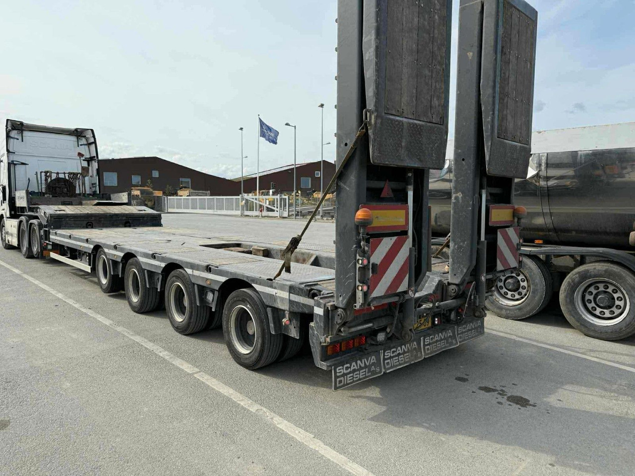 Faymonville 4 achs Multimax L-AUMV - Puspiekabe zema profila platforma: foto 1 Faymonville 4 achs Multimax L-AUMV - Puspiekabe zema profila platforma: foto 1