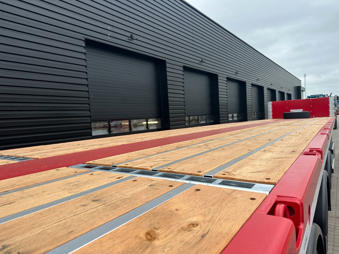 Faymonville 4 achs Telemax AAA / 36.000 mm - Puspiekabe zema profila platforma: foto 4 Faymonville 4 achs Telemax AAA / 36.000 mm - Puspiekabe zema profila platforma: foto 4