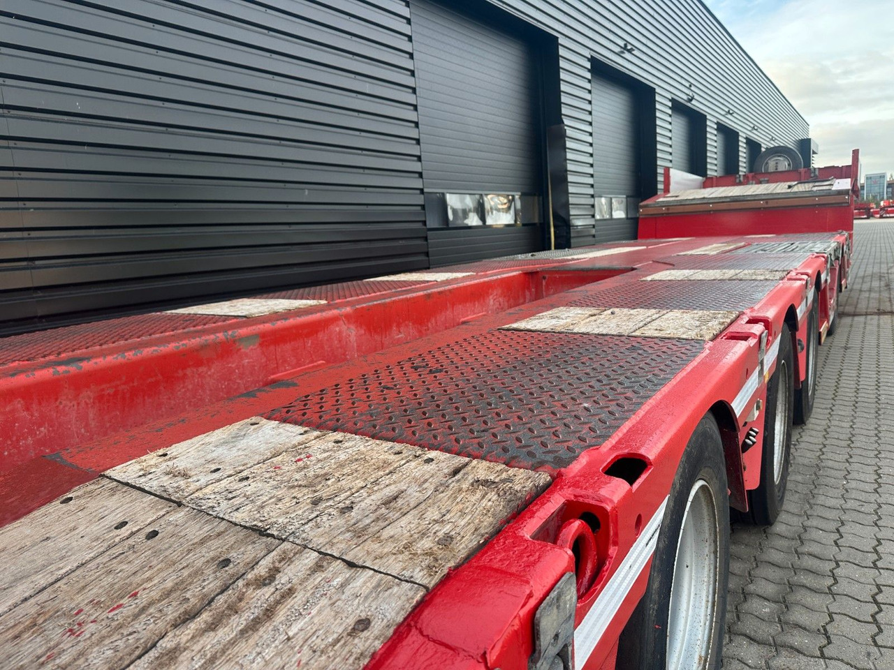 Faymonville 4 achs tieflader / ausziehbar / Radmulden - Puspiekabe zema profila platforma: foto 5 Faymonville 4 achs tieflader / ausziehbar / Radmulden - Puspiekabe zema profila platforma: foto 5