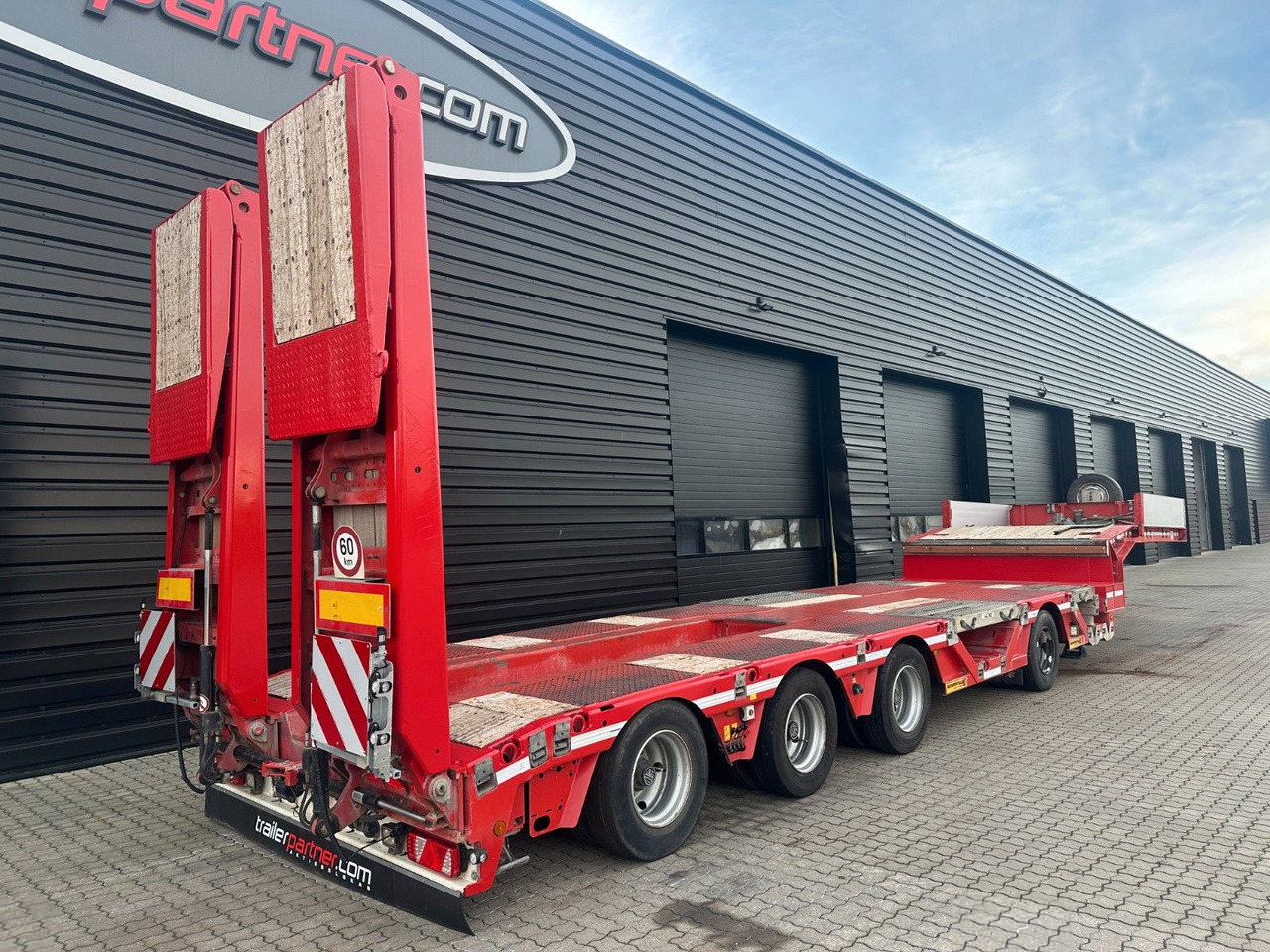 Faymonville 4 achs tieflader / ausziehbar / Radmulden - Puspiekabe zema profila platforma: foto 2 Faymonville 4 achs tieflader / ausziehbar / Radmulden - Puspiekabe zema profila platforma: foto 2