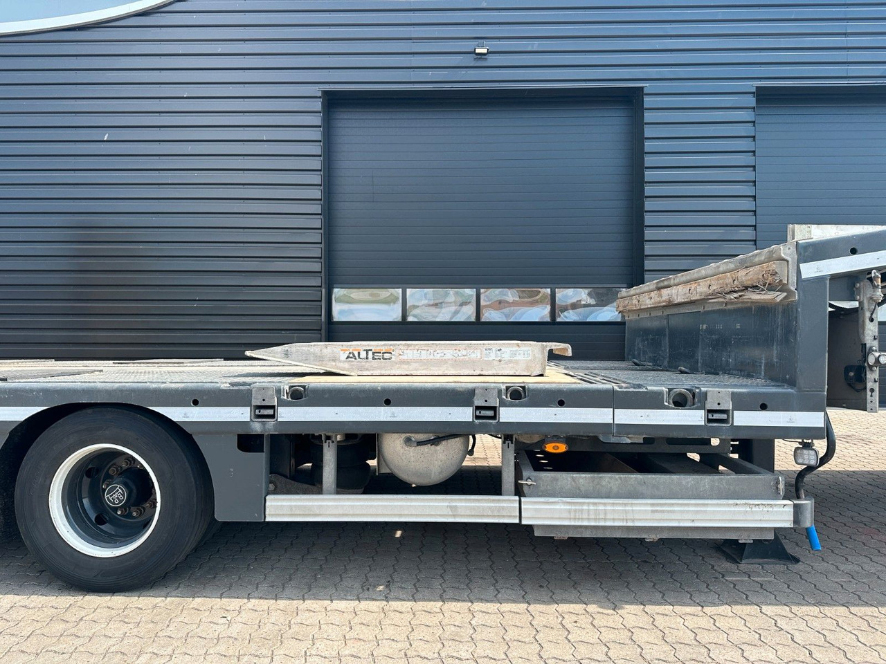 Faymonville Maxtrailer 4 achs tieflader / Zwangslenkung - Puspiekabe zema profila platforma: foto 5 Faymonville Maxtrailer 4 achs tieflader / Zwangslenkung - Puspiekabe zema profila platforma: foto 5