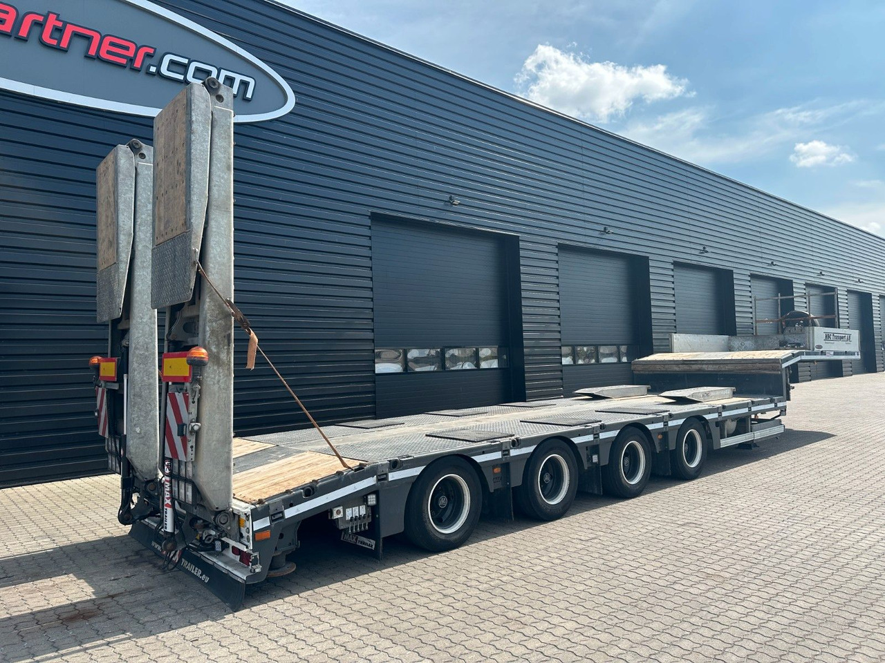 Faymonville Maxtrailer 4 achs tieflader / Zwangslenkung - Puspiekabe zema profila platforma: foto 2 Faymonville Maxtrailer 4 achs tieflader / Zwangslenkung - Puspiekabe zema profila platforma: foto 2