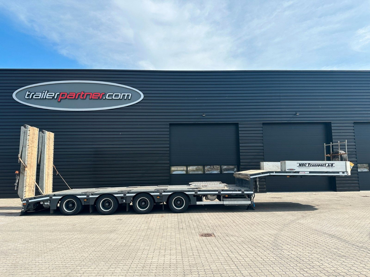 Faymonville Maxtrailer 4 achs tieflader / Zwangslenkung - Puspiekabe zema profila platforma: foto 1 Faymonville Maxtrailer 4 achs tieflader / Zwangslenkung - Puspiekabe zema profila platforma: foto 1