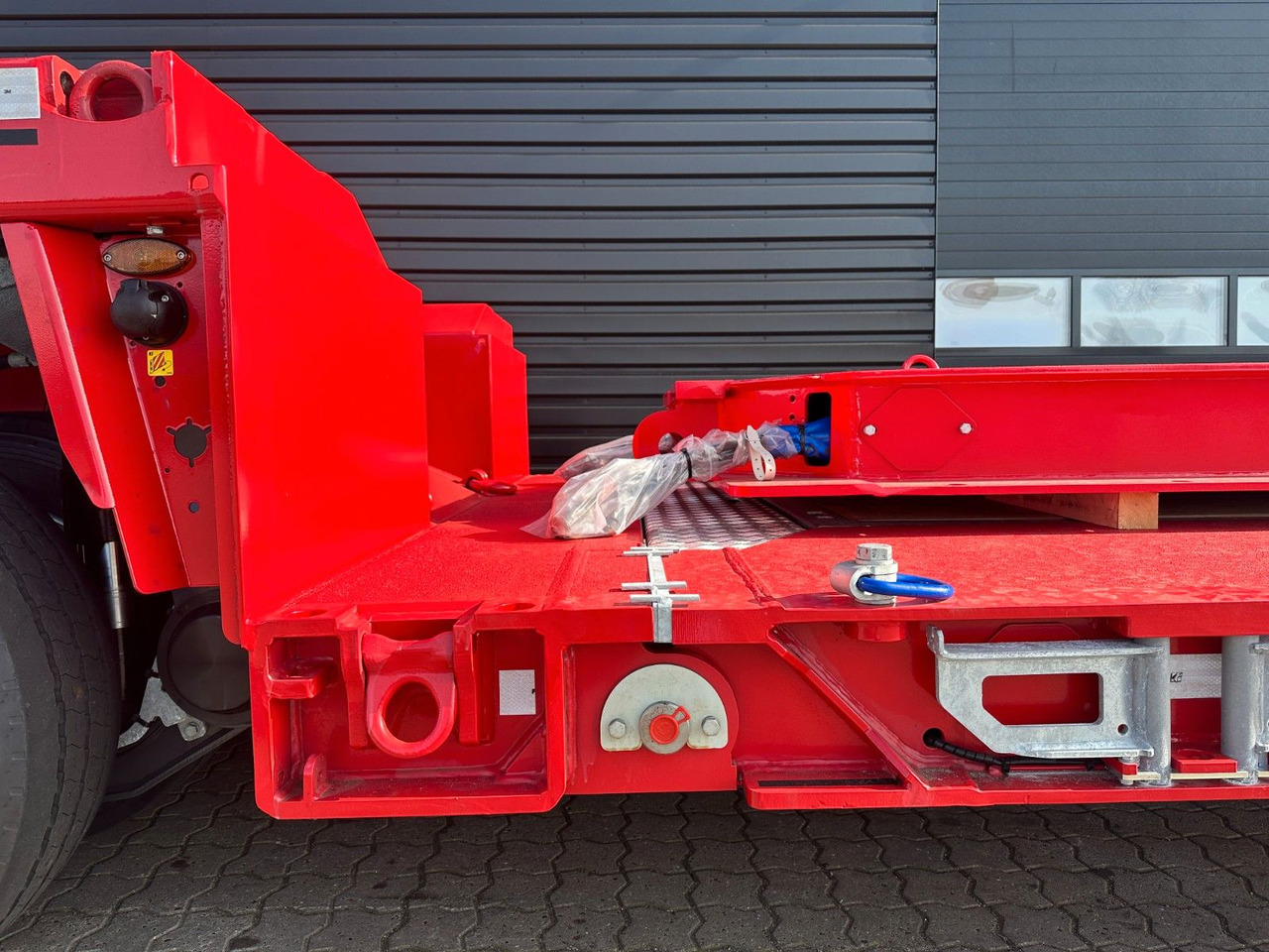 Faymonville Megamax 3 achs tiefbett / Pendelachsen - Puspiekabe zema profila platforma: foto 4 Faymonville Megamax 3 achs tiefbett / Pendelachsen - Puspiekabe zema profila platforma: foto 4